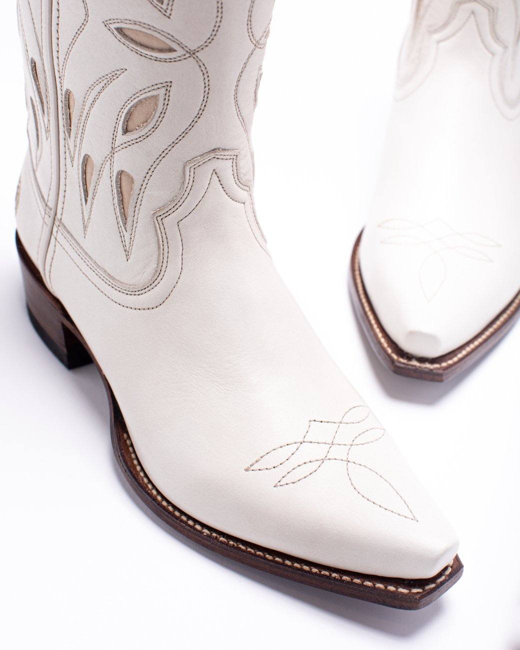 Womens Sagebrush White Leather Cowboy Boot - Ranch Road Boots™ Side Front Toe View